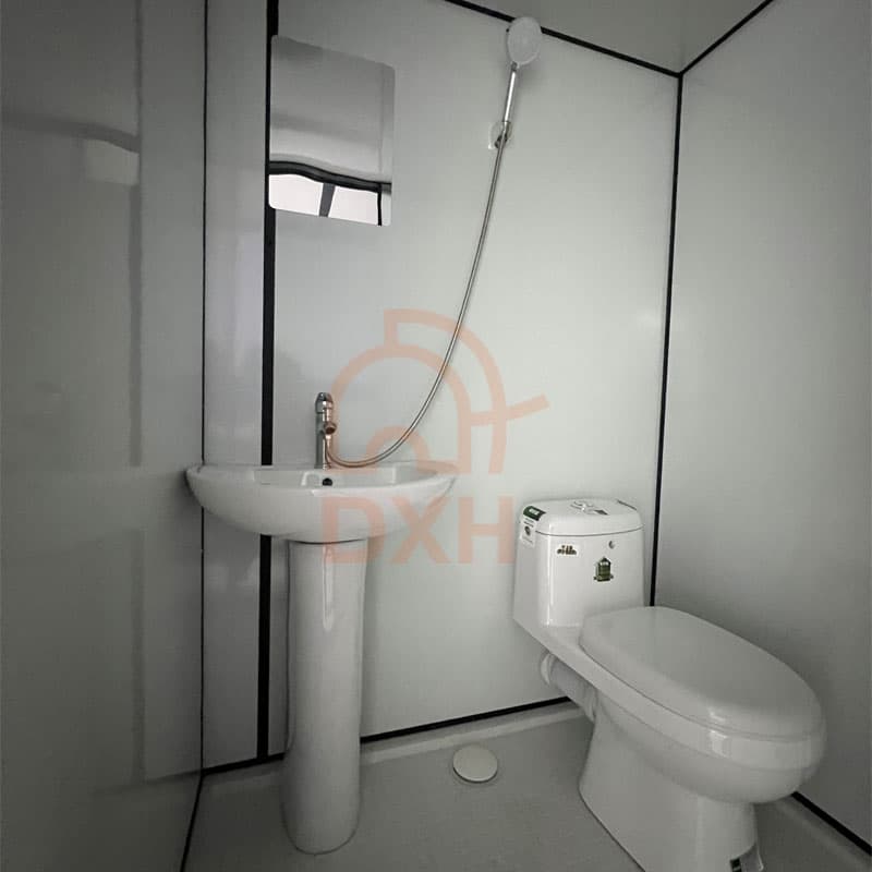 Prefabricated-Folding-Container-Dormitory-with-En-Suite-Bathroom