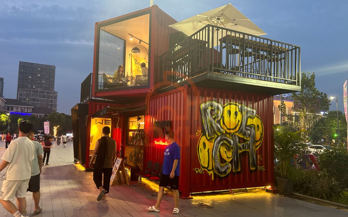 The modern container cafe is stylish, environmentally friendly and mobile at any time 14