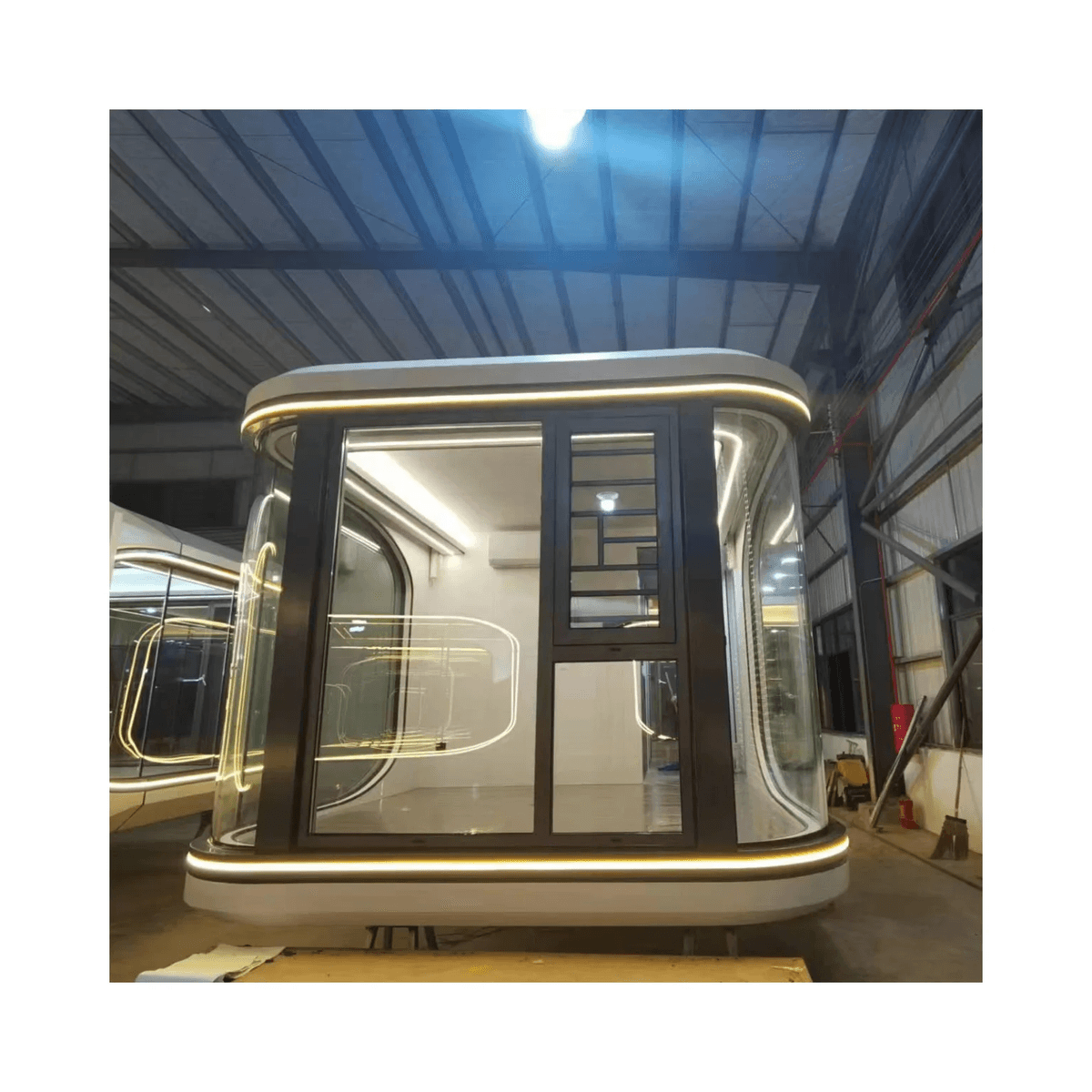 Spacious Mobile Hotel Capsule: One-Piece Aluminum Construction, Outdoor Prefab Cabin