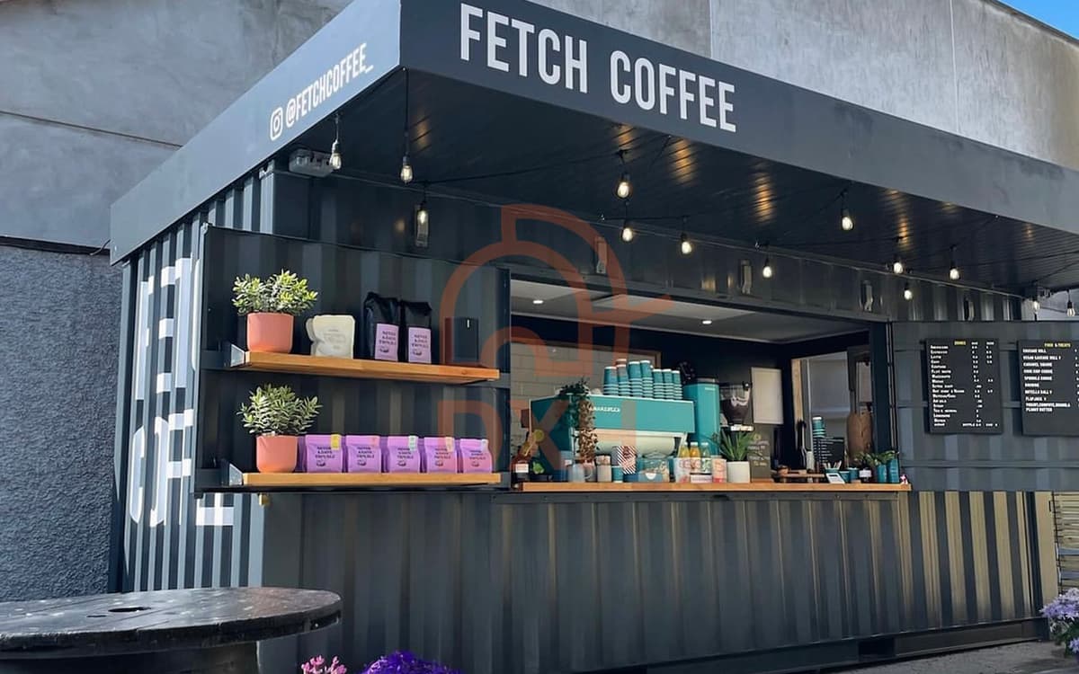 The modern container cafe is stylish, environmentally friendly and mobile at any time 5