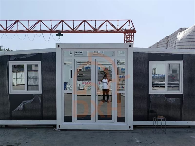 Top-Selling Container Houses in Europe: Expanded Containers for Modern Living! 8