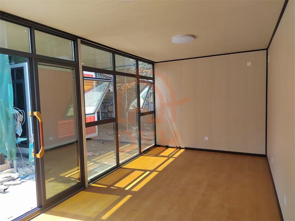 Customizable Glass Container Houses: Tailor Your Dream Home 5