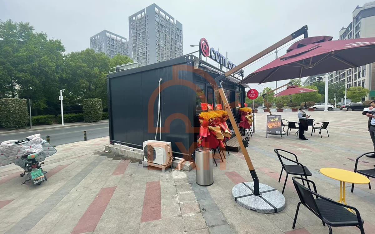 The modern container cafe is stylish, environmentally friendly and mobile at any time 1