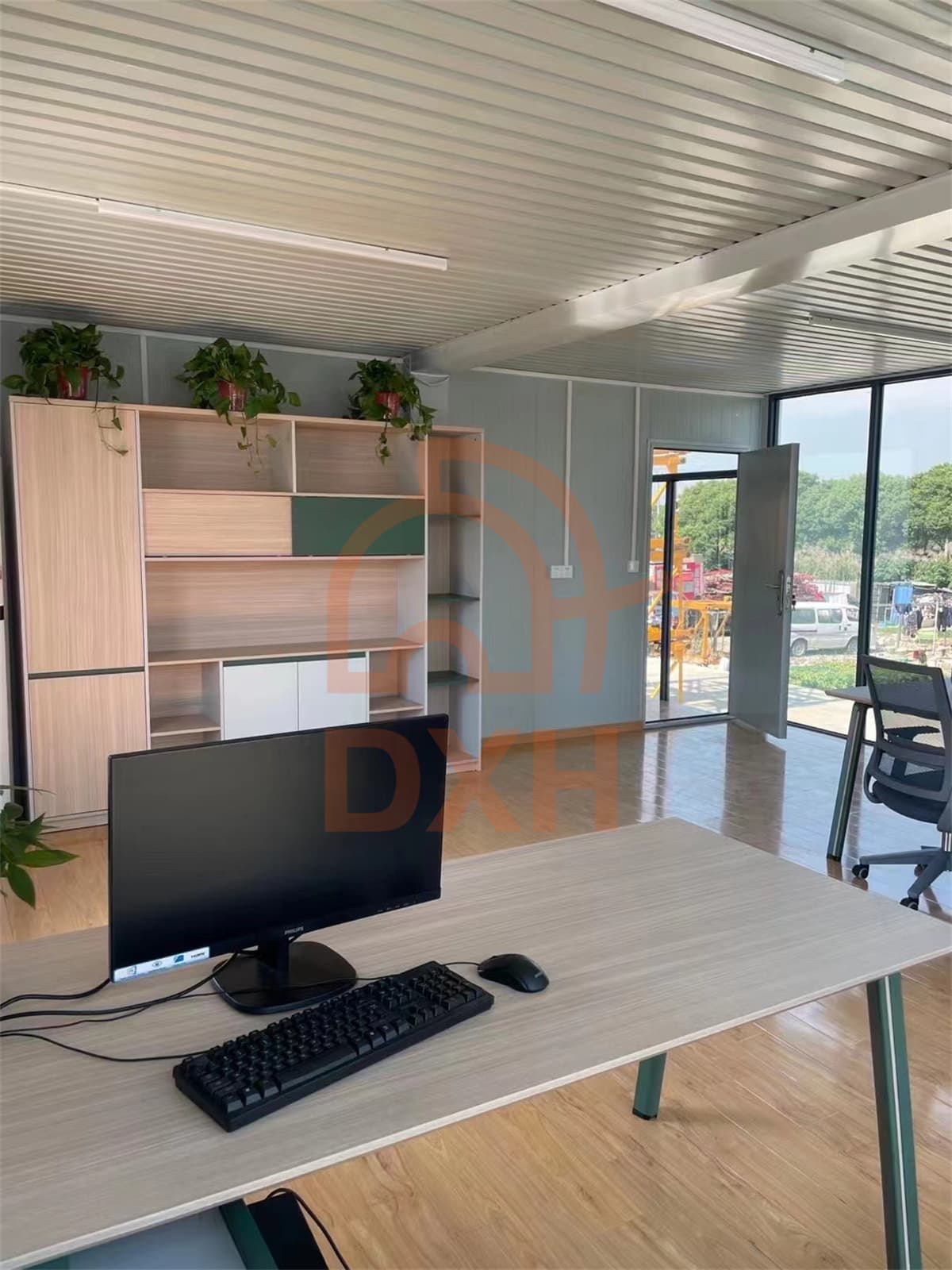 Take advantage of a container house to quickly set up an office