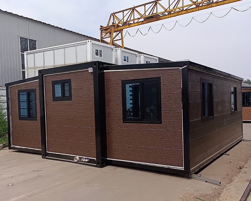 Customizable expandable house