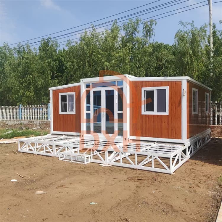 Expandable Container Houses: Simple Elegance in Wood Grain Colors
