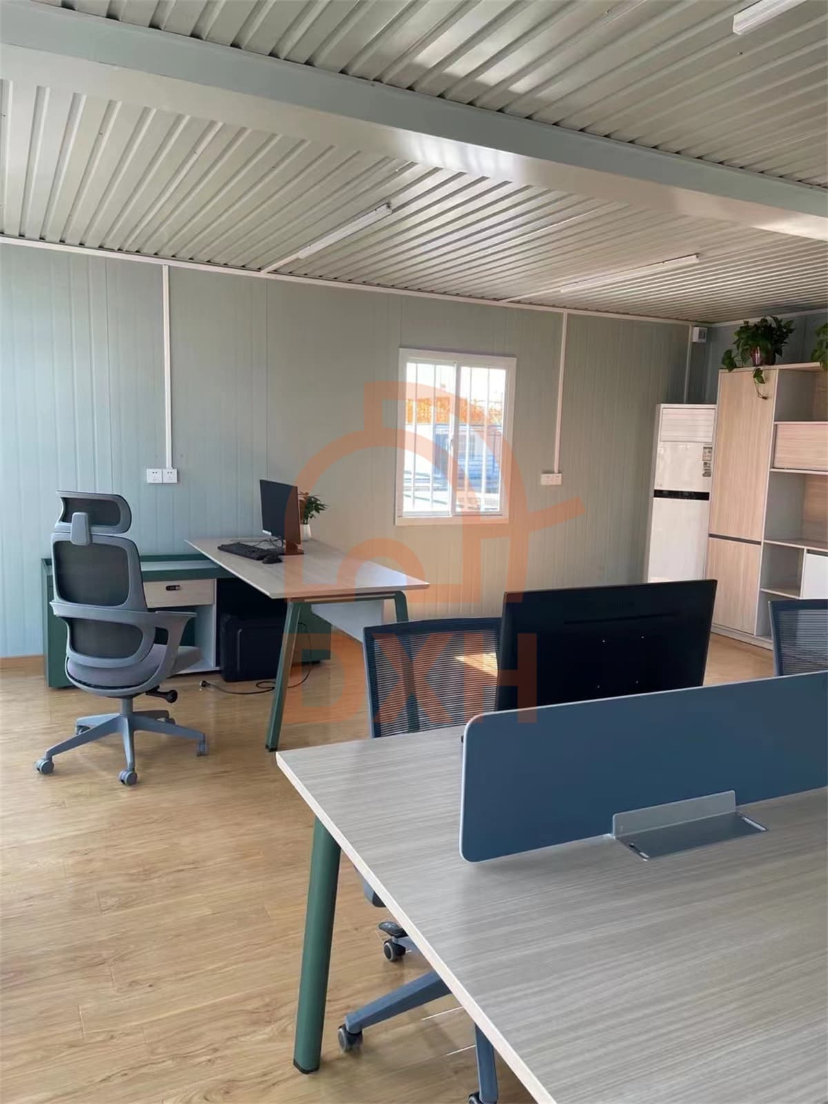 Take advantage of a container house to quickly set up an office 2