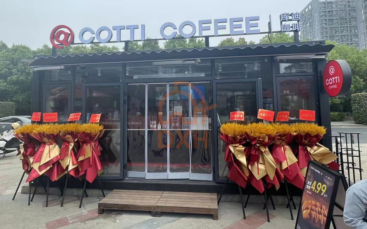 The modern container cafe is stylish, environmentally friendly and mobile at any time 10