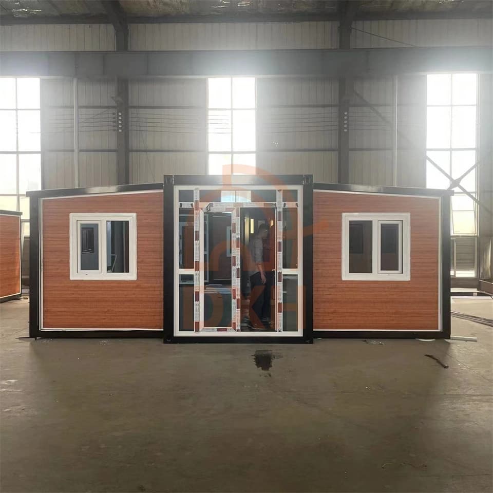 1BHK Prefab Home: Factory Customized Expandable Container with Bathroom & Kitchen 1