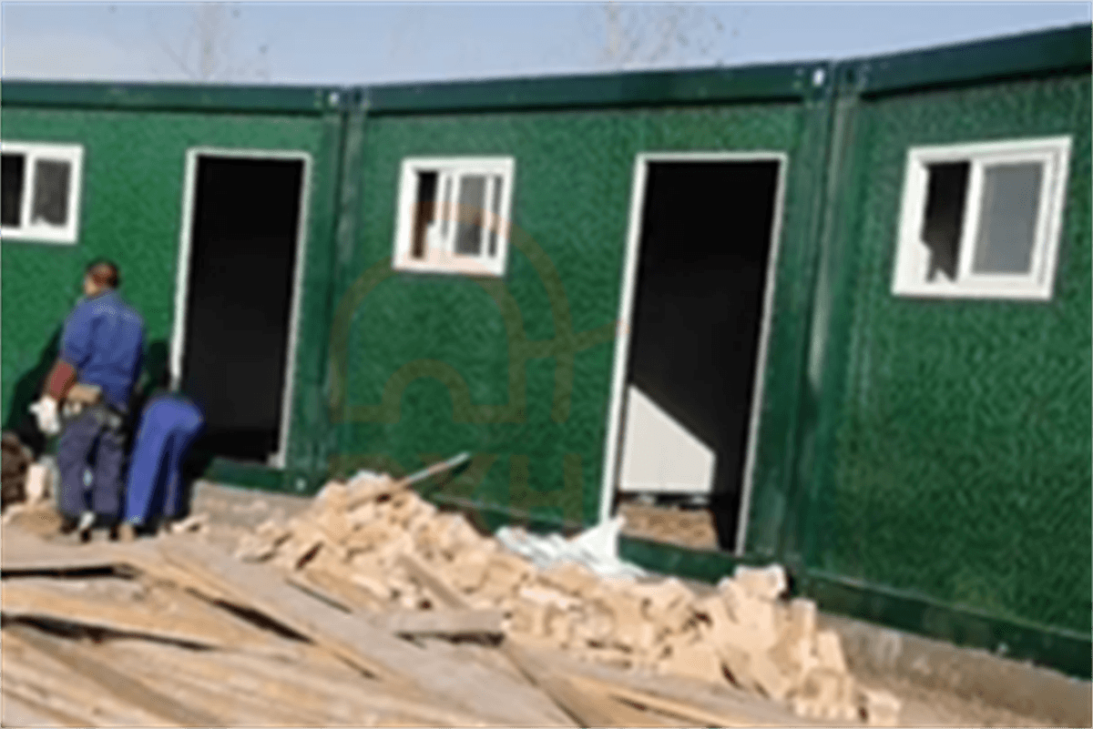 Custom containers for feeding sika deer