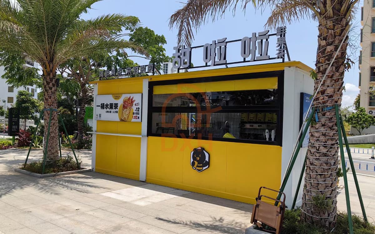 The modern container cafe is stylish, environmentally friendly and mobile at any time 13