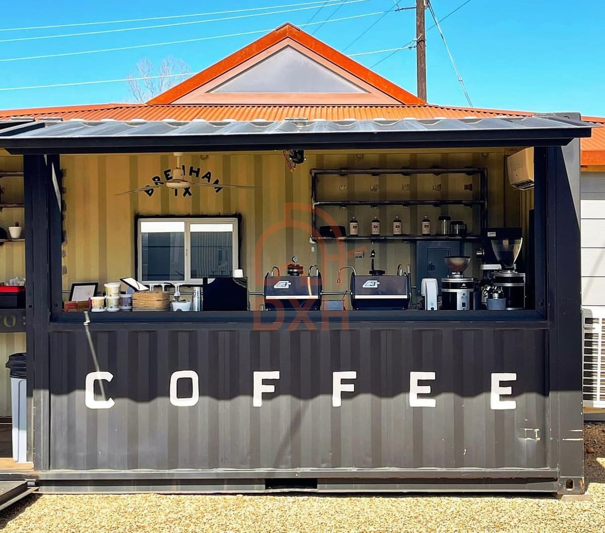 The modern container cafe is stylish, environmentally friendly and mobile at any time 9