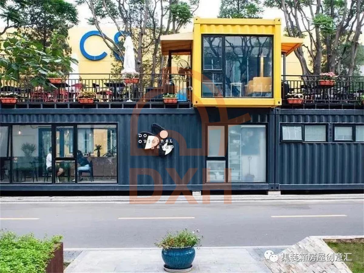 Design an independent container shop that can be used for street sales 6