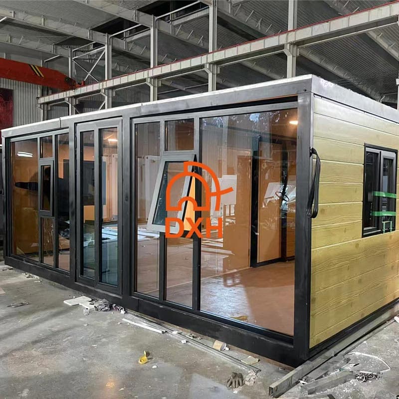 Expandable Container House with Flat Roof