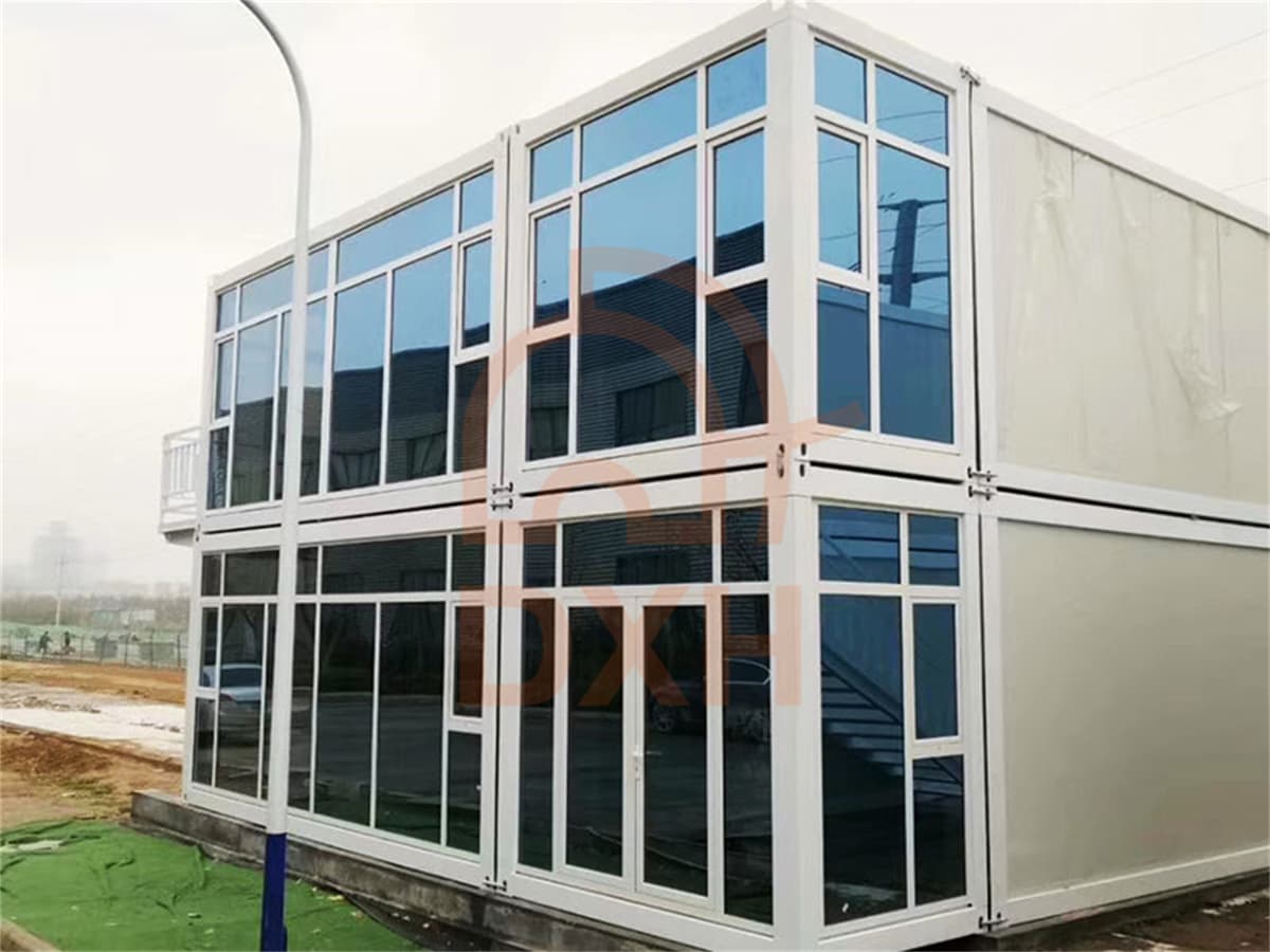 Transparent Haven: Modern and Minimalist Glass Container House 6