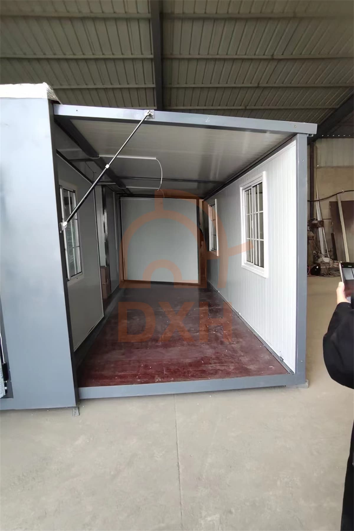 Customisable double wing container houses are popular with New Zealand customers 4
