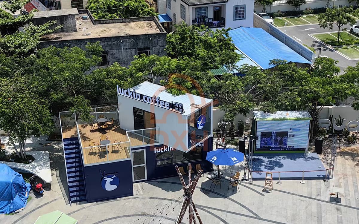 The modern container cafe is stylish, environmentally friendly and mobile at any time 3