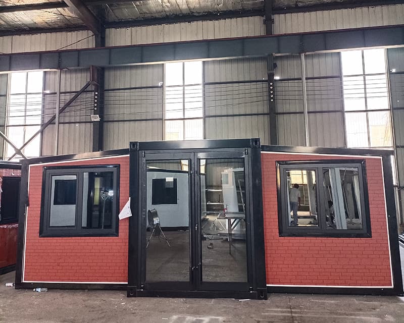 Expandable house with exterior cladding 3