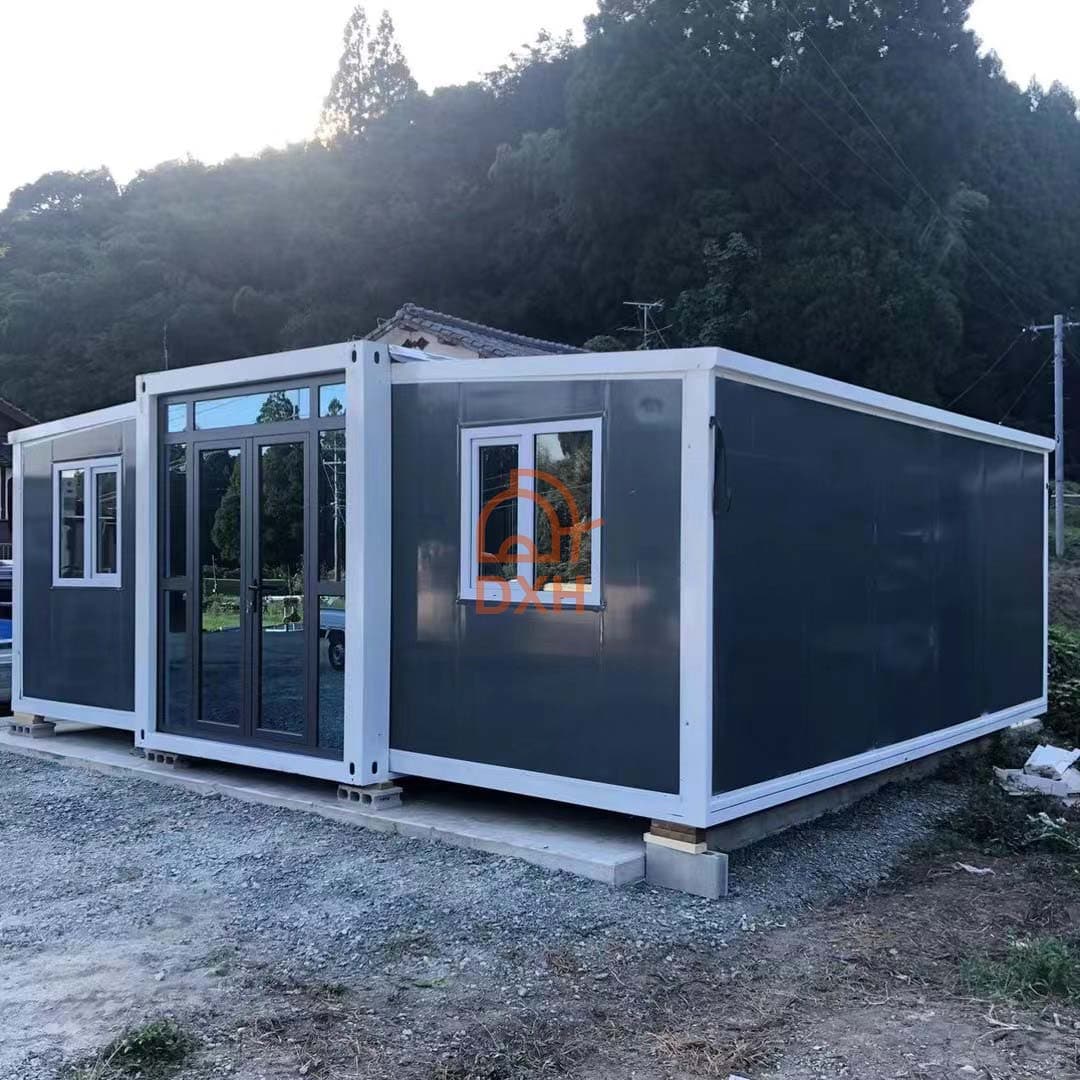 What environment can Expandable Container houses adapt to? 2