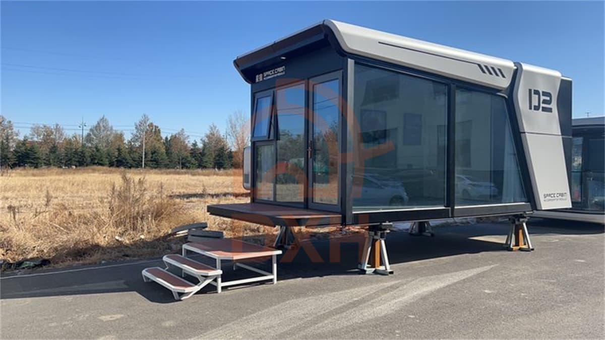 Introducing the Futuristic Space Capsule Container House – Unveiling the Hottest Design! 7