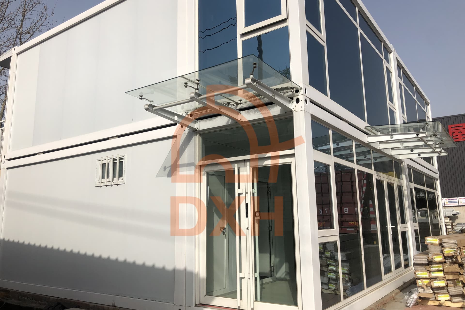 Revolutionize Your Living Space with the Dual Chamber International Container House! 1