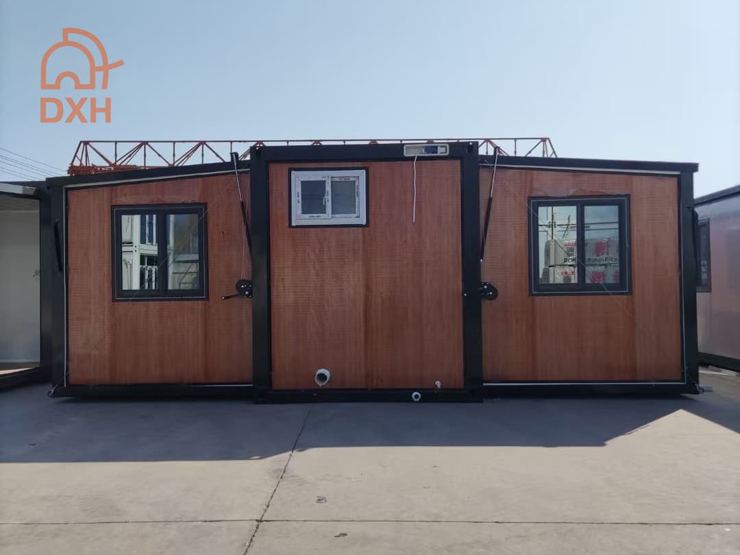 China manufacturer Cowinlife 20ft dark wood grain color expandable Exquisite container house with 2 bedrooms 1 bathroom 1 kitchen 4