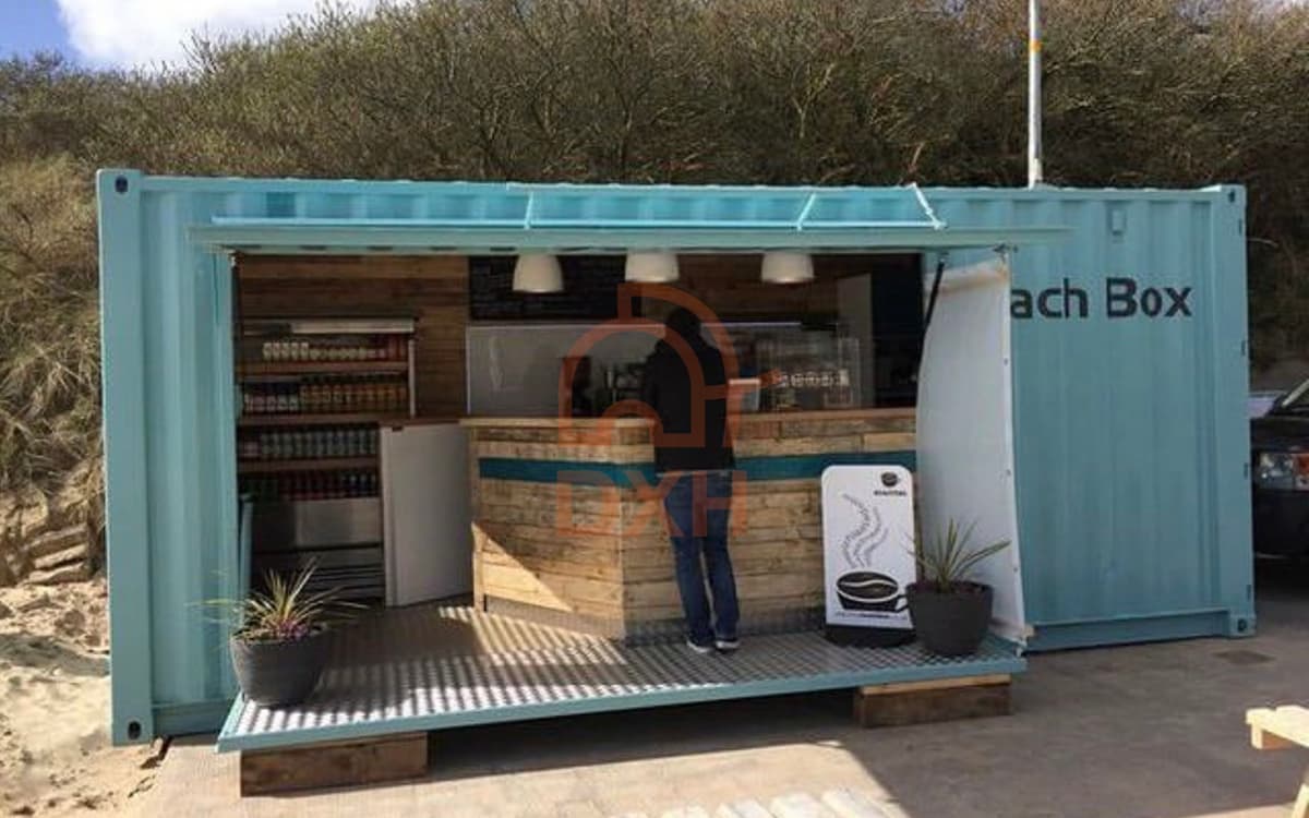 The modern container cafe is stylish, environmentally friendly and mobile at any time 11