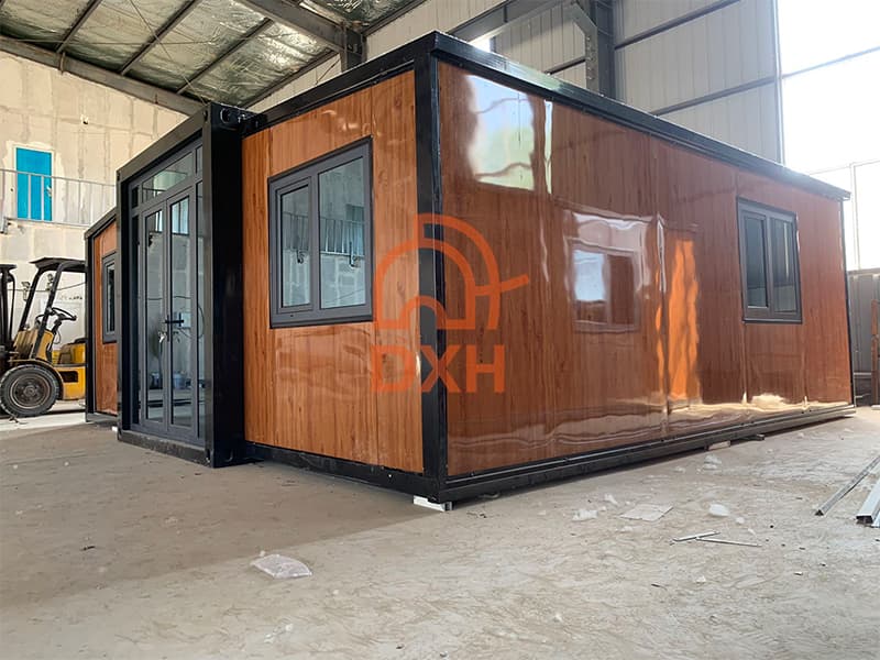 China manufacturer Cowinlife's well decorated expandable container house 20ft with 2 bedrooms 1 bathroom and 1 living room 2