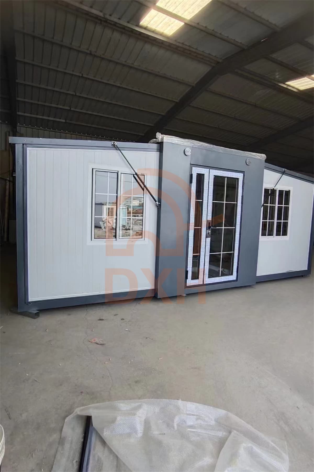 Customisable double wing container houses are popular with New Zealand customers 5