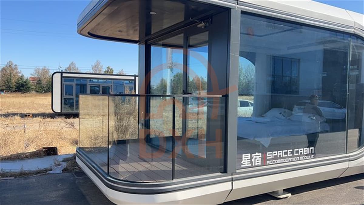 Introducing the Futuristic Space Capsule Container House – Unveiling the Hottest Design! 4