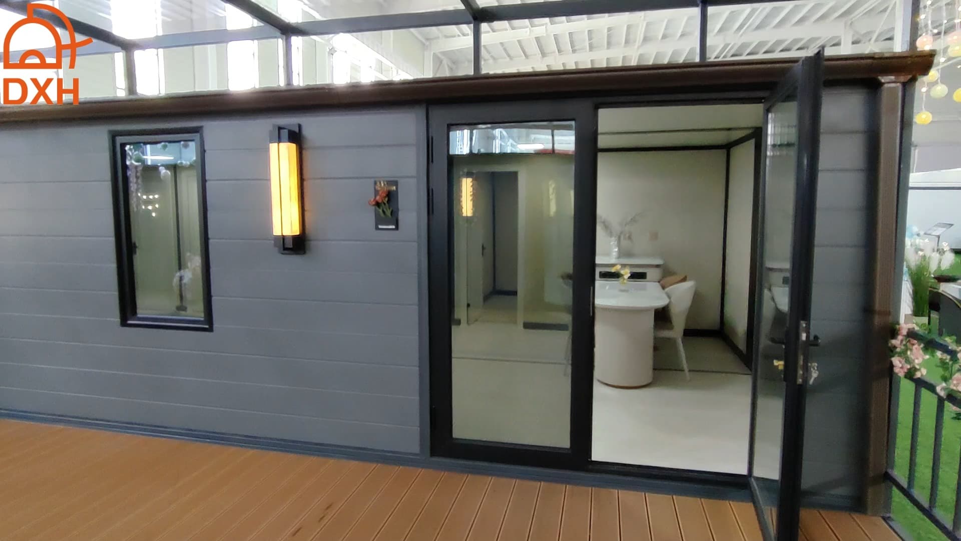 Cowinlife 40ft flat roof expandable container house with three bedrooms light luxury decorate modern house