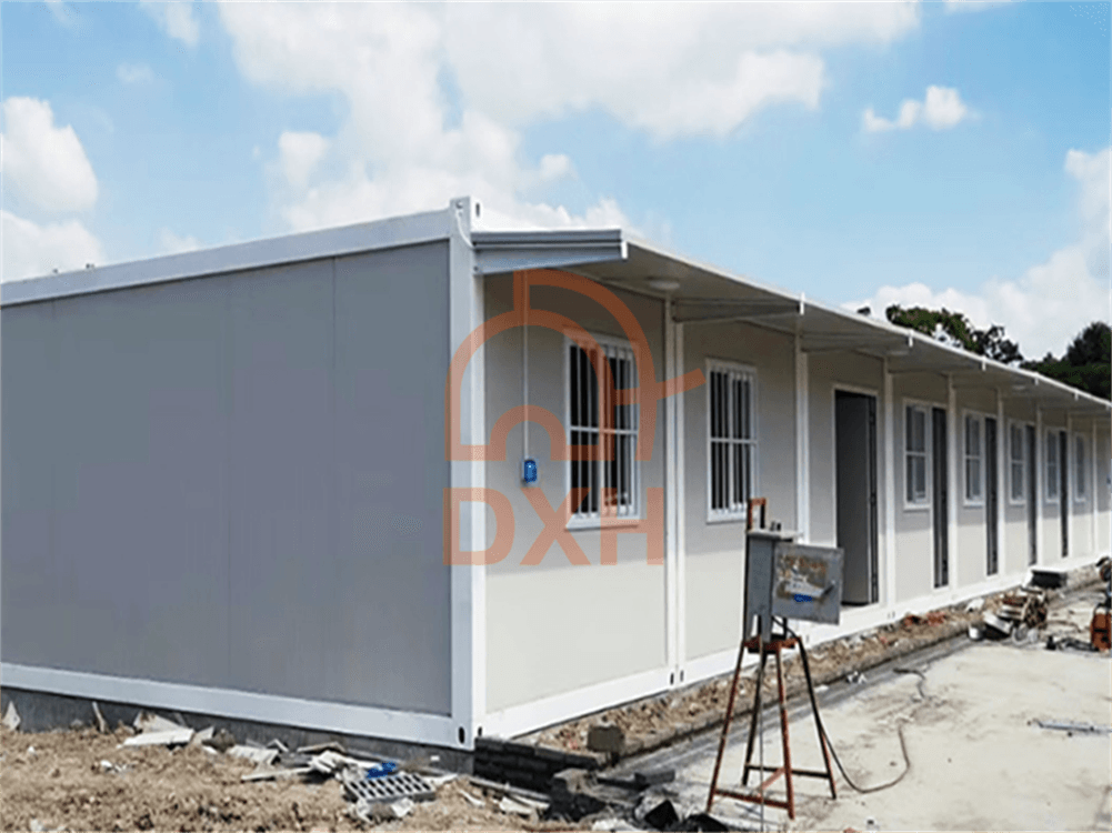 How to choose the right type of container house for large projects?