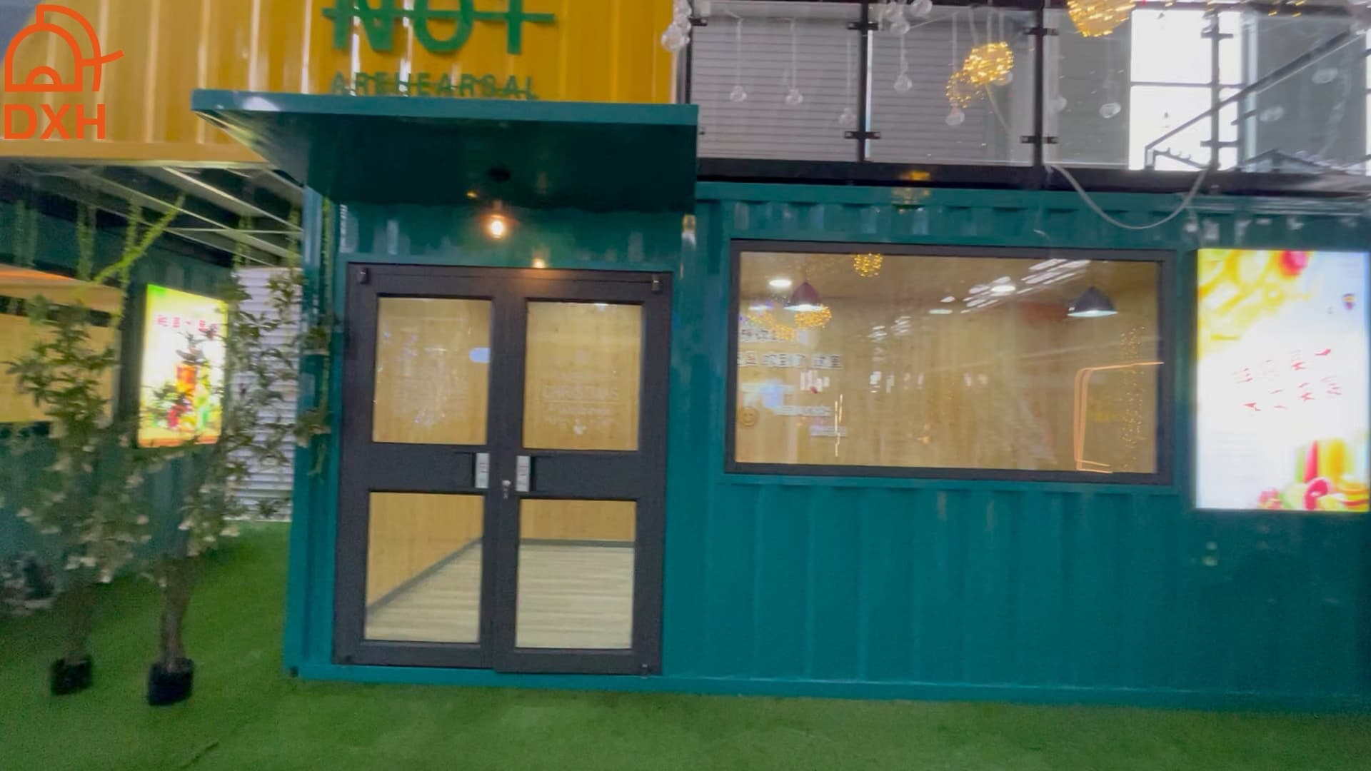 A popular new style corrugated container restaurant with light luxury decorate.