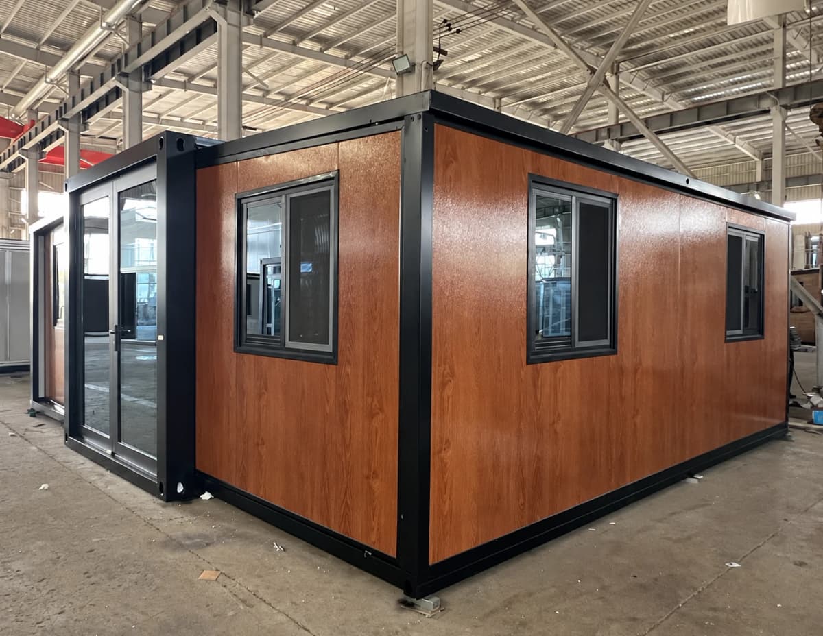 China manufacturer Cowinlife 20ft wood grain color luxury expandable container house with 2 bedrooms 1 bathroom 1 kitchen 4