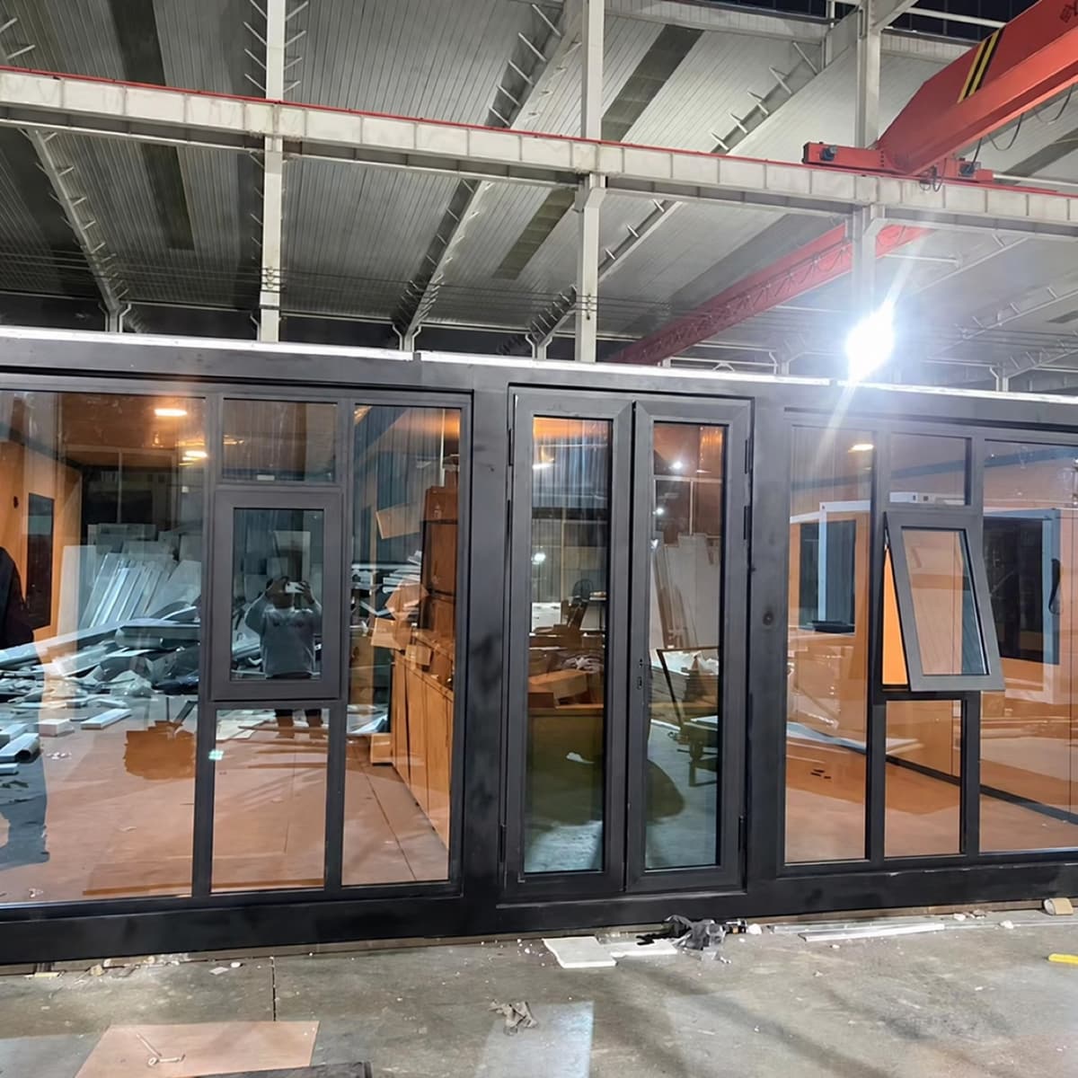 Expandable Container House with Flat Roof