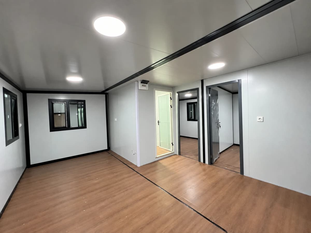 China manufacturer Cowinlife 20ft wood grain color luxury expandable container house with 2 bedrooms 1 bathroom 1 kitchen 5