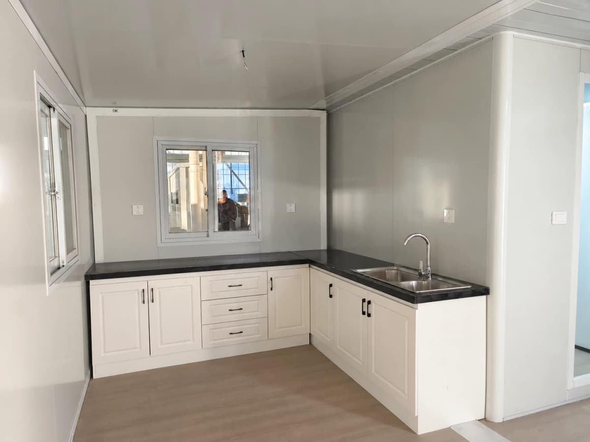 China manufacturer Cowinlife 20ft wood grain color luxury expandable container house with 2 bedrooms 1 bathroom 1 kitchen 6