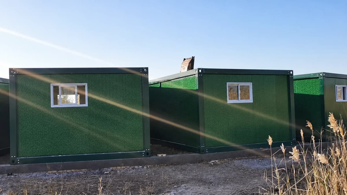 Custom containers for feeding sika deer 2