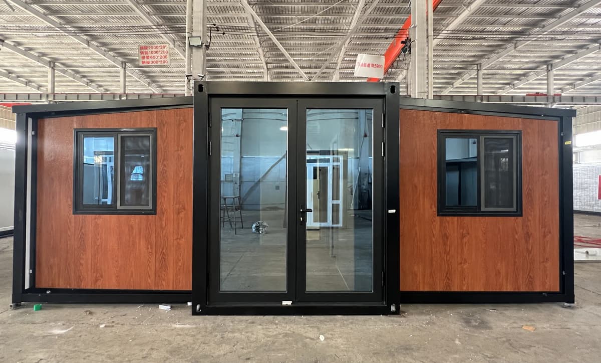 China manufacturer Cowinlife 20ft wood grain color luxury expandable container house with 2 bedrooms 1 bathroom 1 kitchen