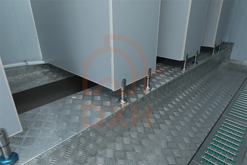 Container-Toilets: Public Restrooms Made Easy! 10