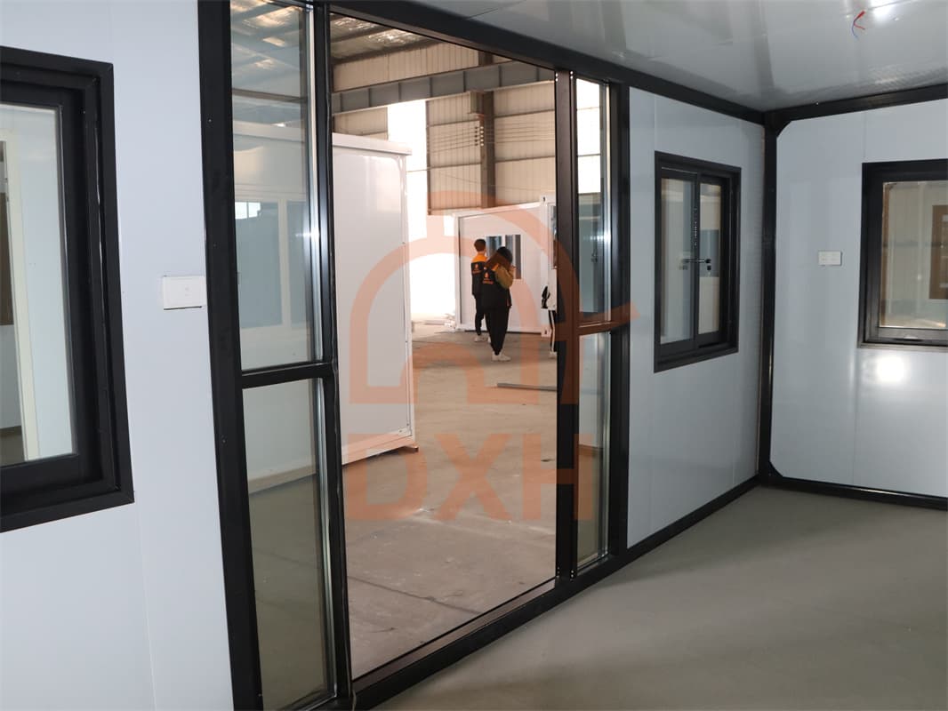 20ft Expandable Container House - Customizable & Modern Design 2