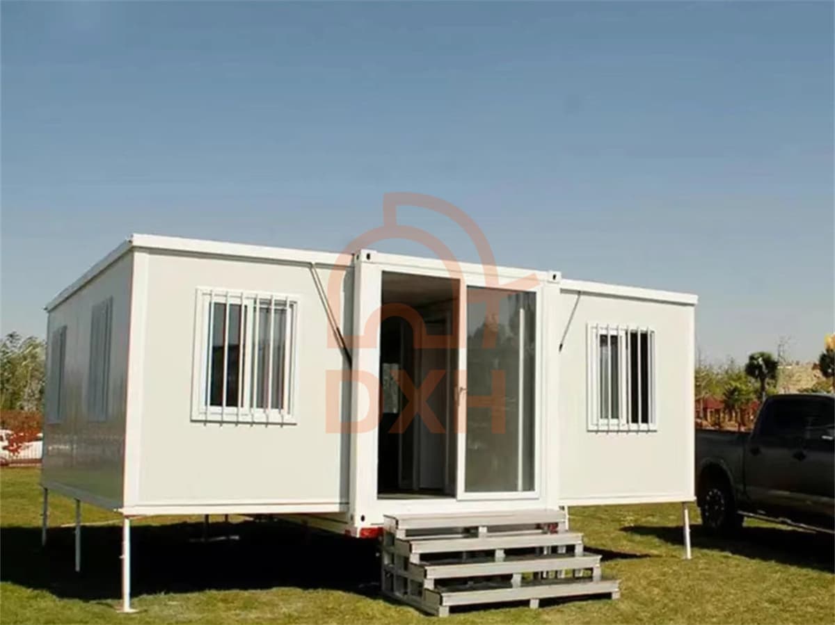 Customizable 20ft, 30ft, 40ft XL expandable container house 1