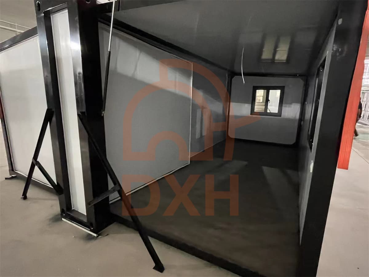 Portable Living Space: 20ft Expandable Container House 4