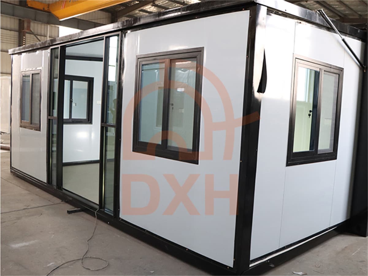 Portable Living Space: 20ft Expandable Container House 5