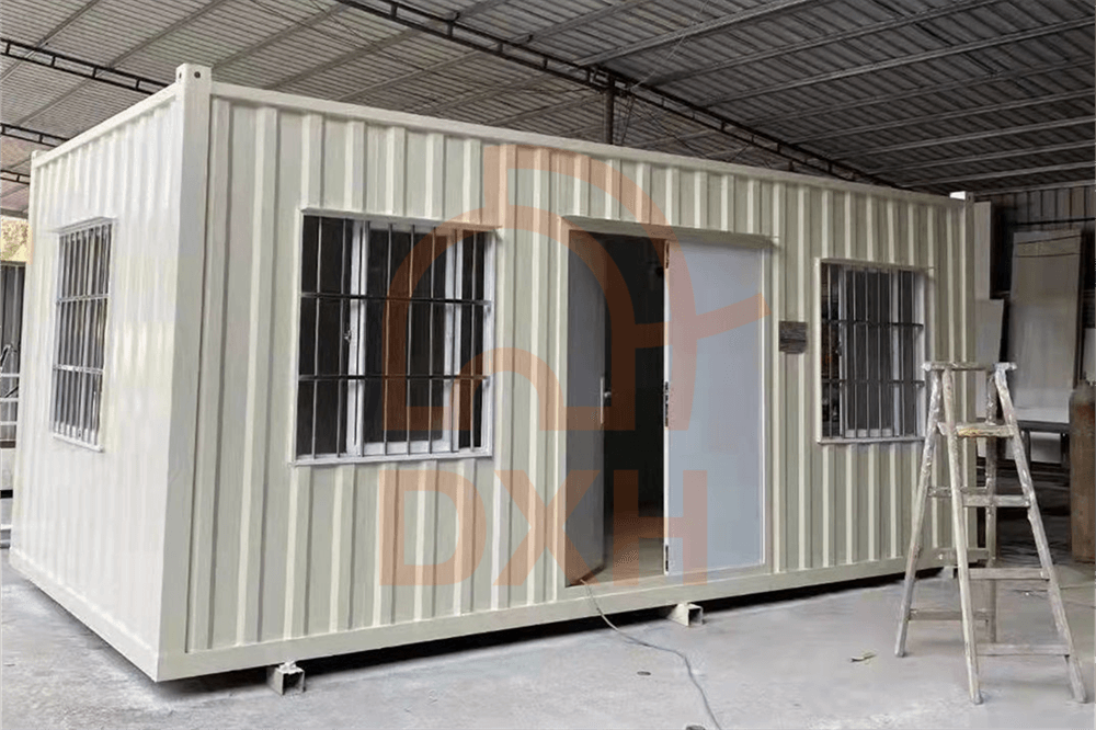 Vibrant & Sturdy Shipping Containers: Unbeatable Color & Durability 1