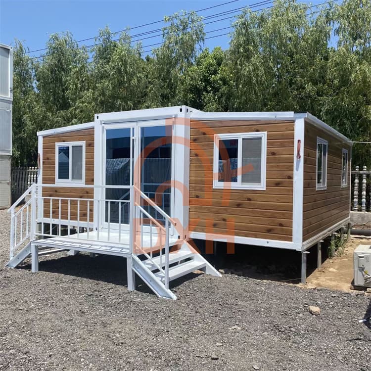 Expandable Container Houses: Simple Elegance in Wood Grain Colors 3