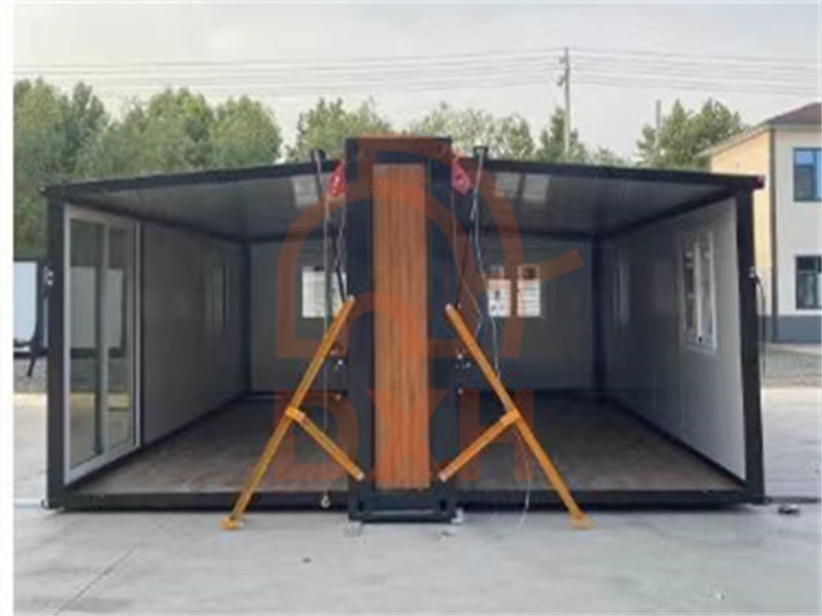 Portable Living Space: 20ft Expandable Container House 2