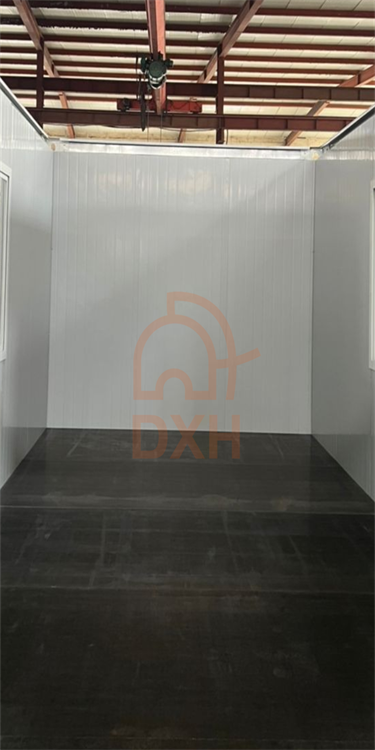 Use different flooring for your container house depending on the scene 3